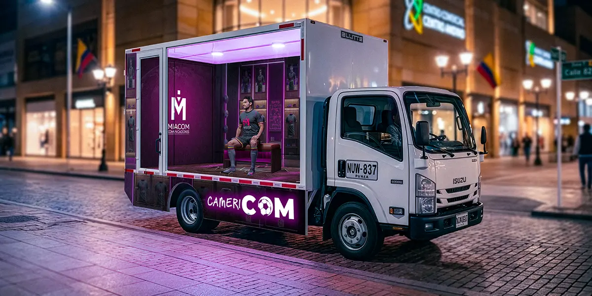 Montaje de una vitrina con publicidad en un camión